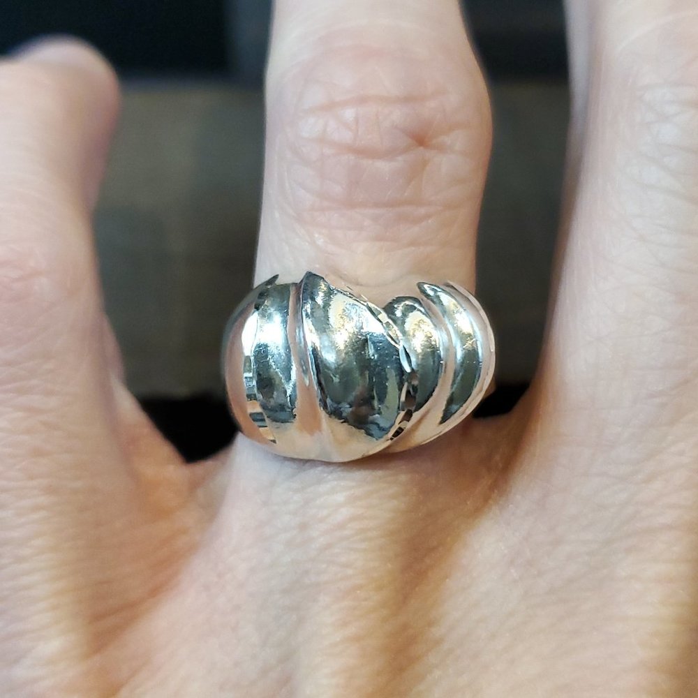 Size 7 925 Sterling Silver Cool Ridged Dome Ring